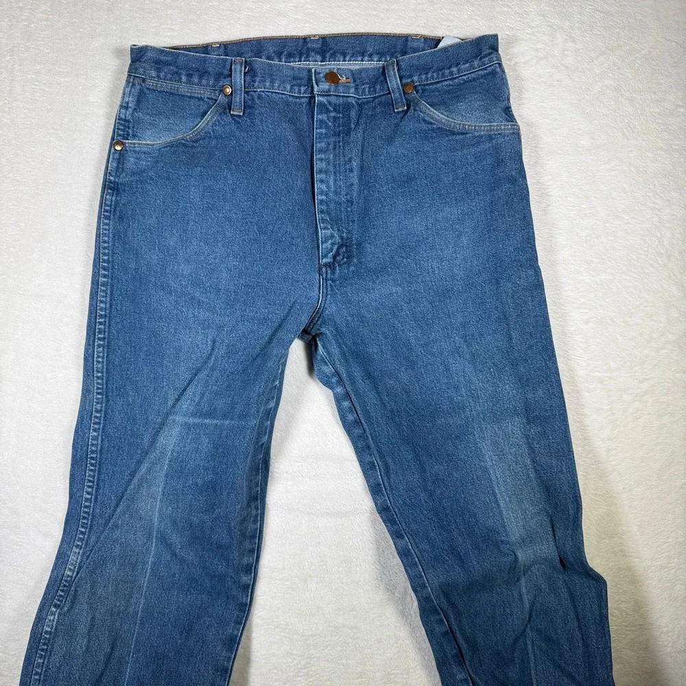 Wrangler Jeans Mens 36x38 Blue Denim Straight Leg Classic‎ Fit Pants Made In USA